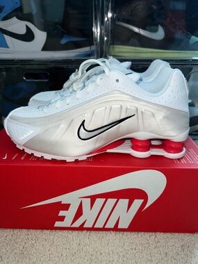 Nike Shox R4 GS White Phantom Picante Red Shoes CW2626-102 size 6.5Y/8W